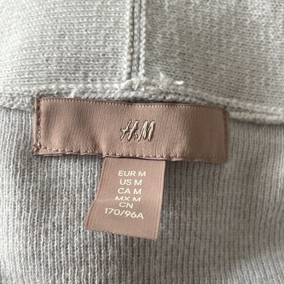 H&M Soft Grey Cardigan - Picture 4 of 4